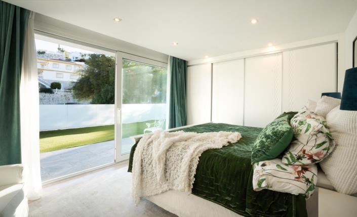 Image No.37-5 Bed Villa / Detached for sale