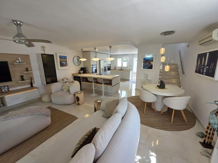 Image No.9-3 Bed Townhouse for sale
