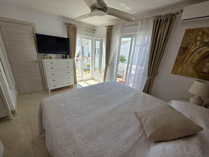 Image No.24-3 Bed Townhouse for sale