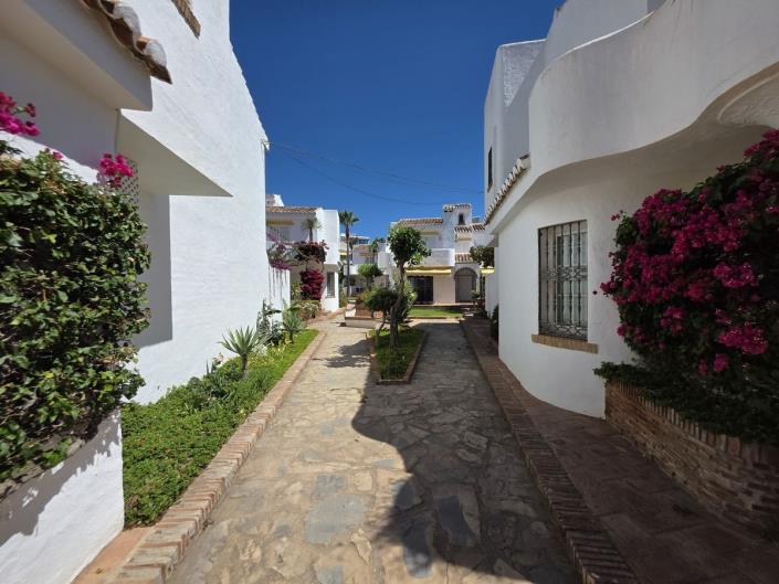 Image No.40-3 Bed Townhouse for sale