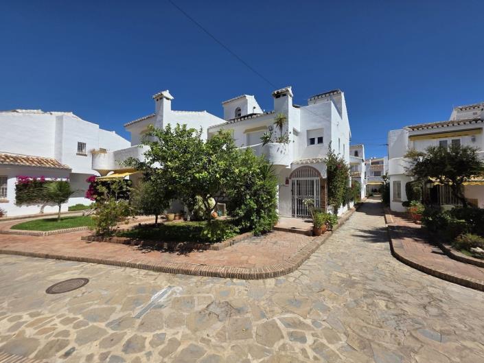 Image No.41-3 Bed Townhouse for sale