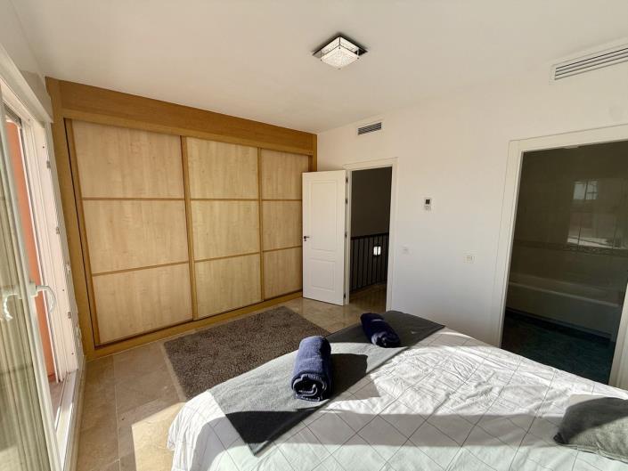 Image No.13-5 Bed Townhouse for sale