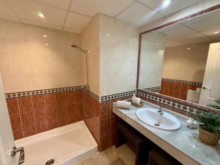 Image No.24-5 Bed Townhouse for sale
