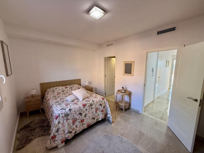 Image No.23-5 Bed Townhouse for sale