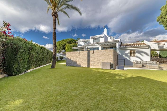 Image No.45-5 Bed Villa / Detached for sale