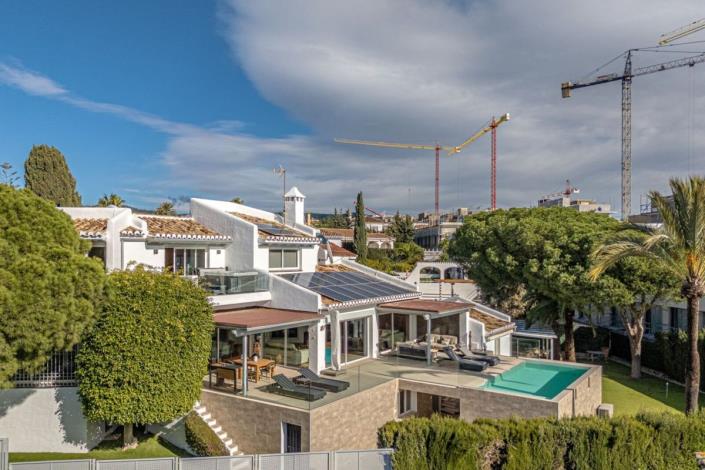 Image No.48-5 Bed Villa / Detached for sale