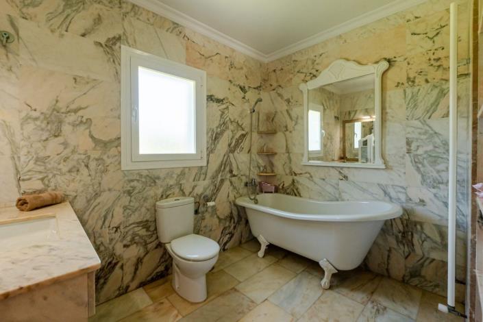 Image No.20-4 Bed Villa / Detached for sale