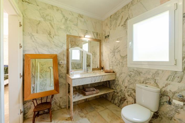 Image No.25-4 Bed Villa / Detached for sale