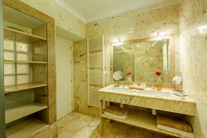 Image No.27-4 Bed Villa / Detached for sale