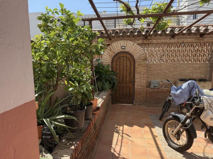 Image No.2-4 Bed Townhouse for sale
