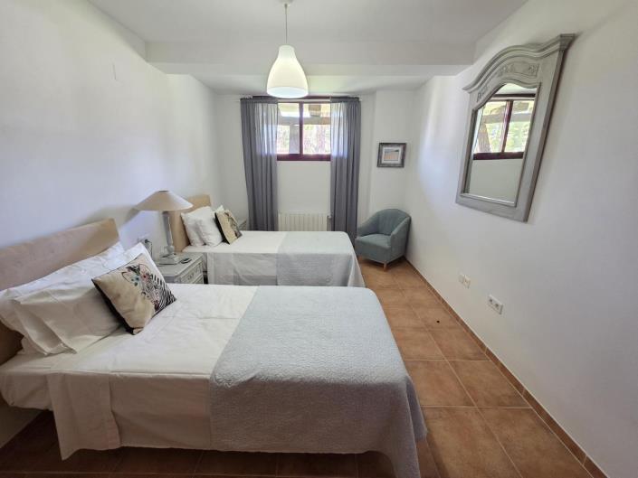 Image No.50-5 Bed Townhouse for sale