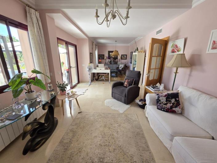 Image No.16-5 Bed Townhouse for sale