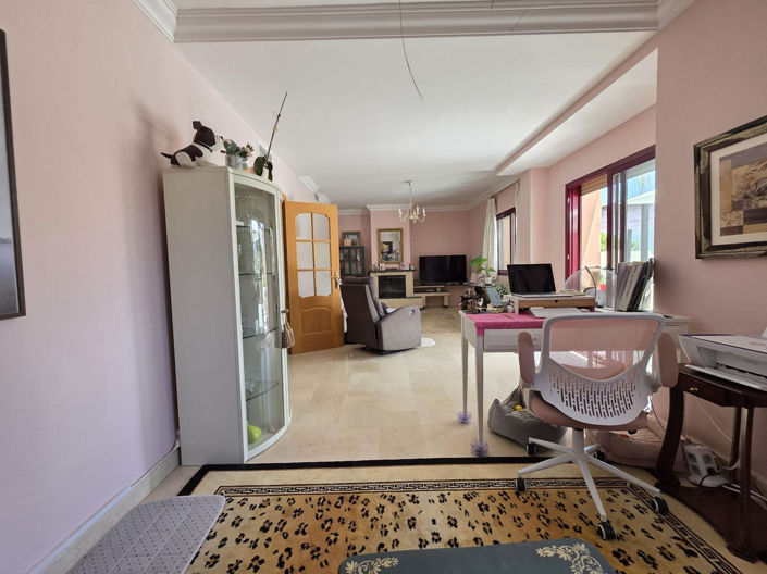 Image No.16-5 Bed Townhouse for sale