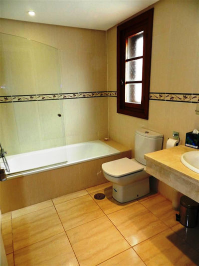 Image No.14-3 Bed Apartment for sale