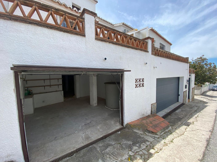 Image No.17-4 Bed Semi-Detached for sale