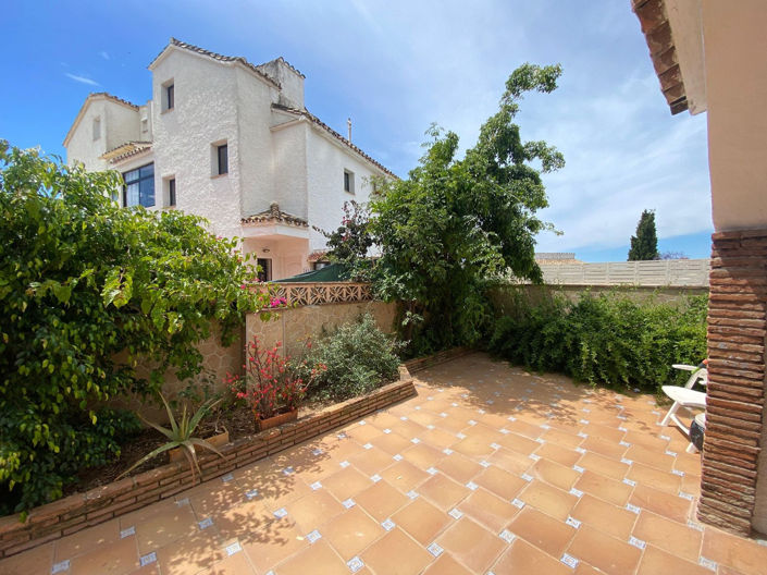 Image No.3-4 Bed Semi-Detached for sale