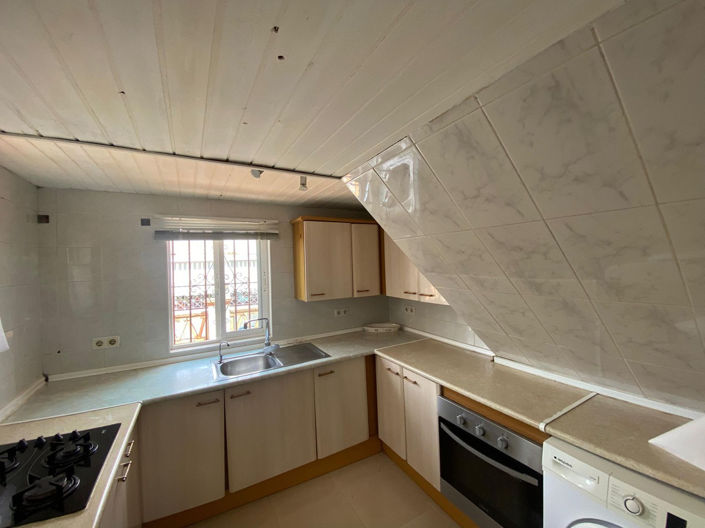 Image No.7-4 Bed Semi-Detached for sale