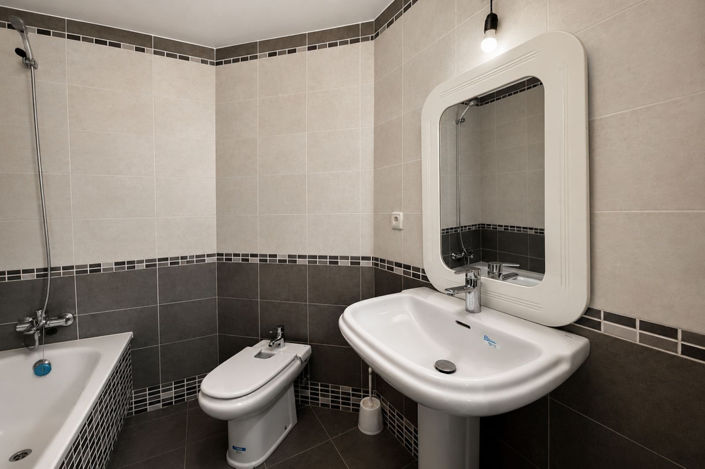 Image No.20-2 Bed Apartment for sale
