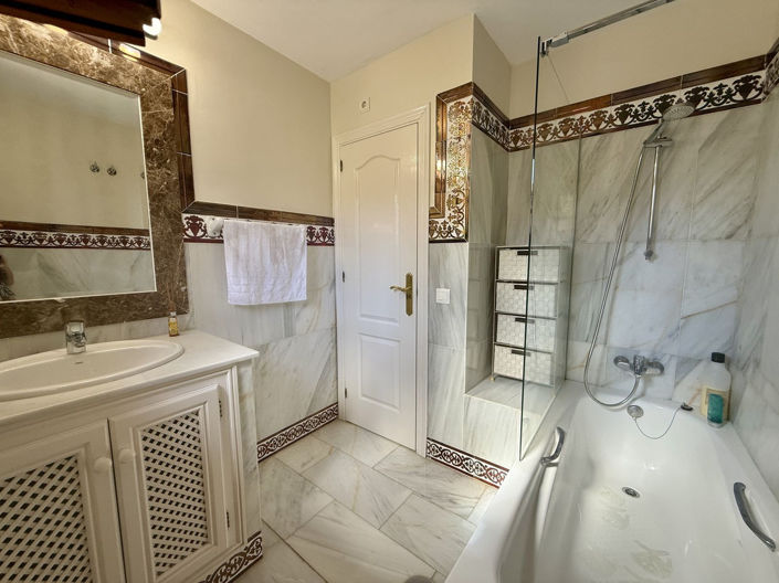 Image No.23-2 Bed Townhouse for sale