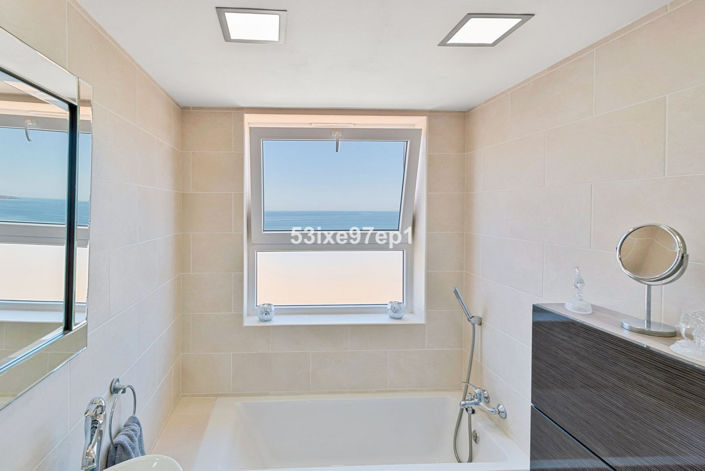 Image No.13-2 Bed Townhouse for sale