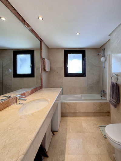 Image No.17-4 Bed Apartment for sale