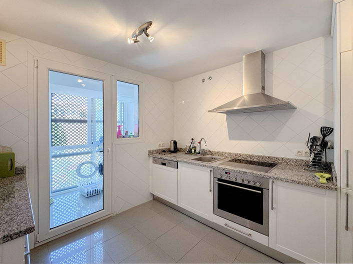 Image No.20-4 Bed Apartment for sale