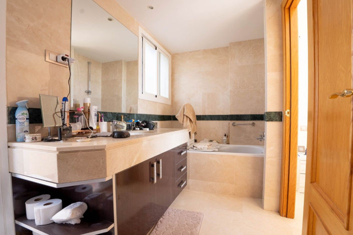 Image No.27-3 Bed Apartment for sale