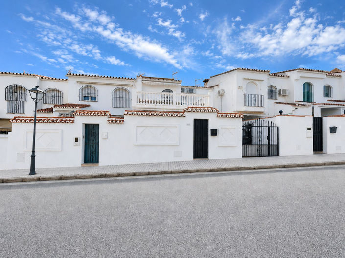 Image No.26-3 Bed Townhouse for sale