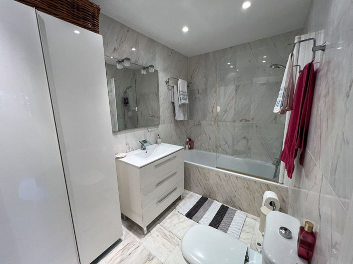Image No.20-2 Bed Apartment for sale