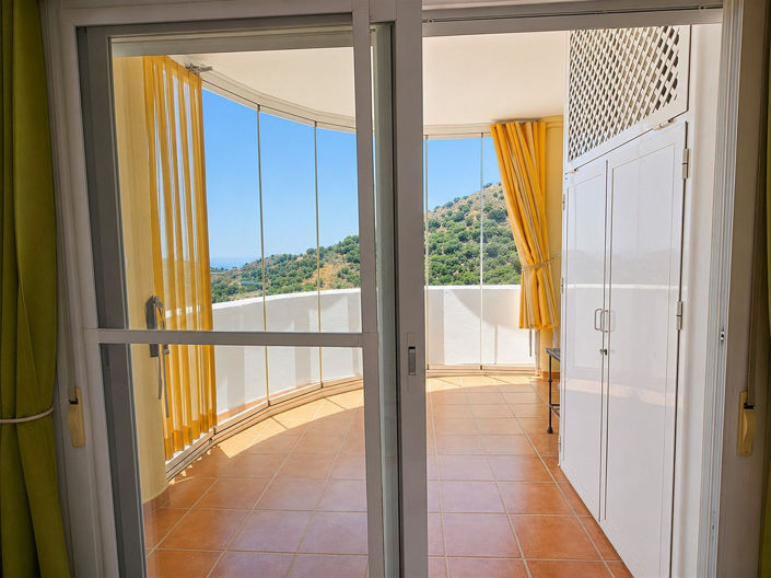 Image No.20-3 Bed Apartment for sale