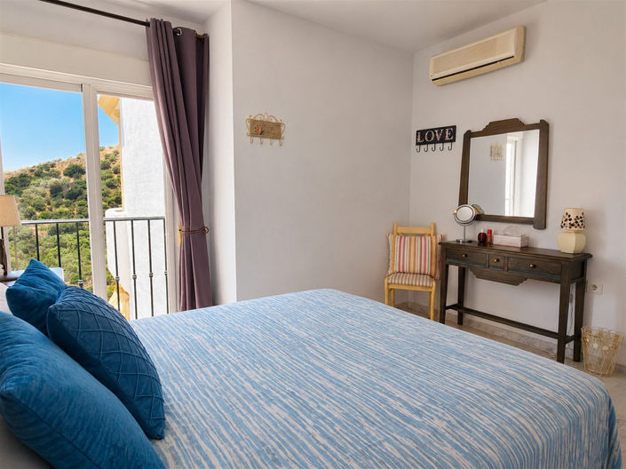 Image No.23-3 Bed Apartment for sale