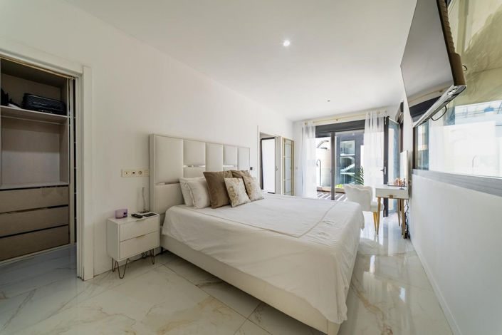 Image No.17-4 Bed Townhouse for sale