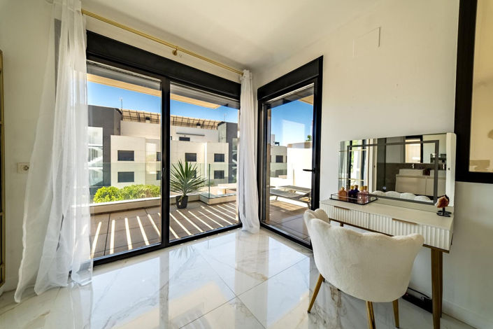 Image No.18-4 Bed Townhouse for sale