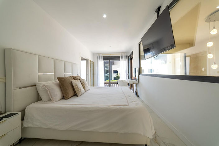 Image No.26-4 Bed Townhouse for sale