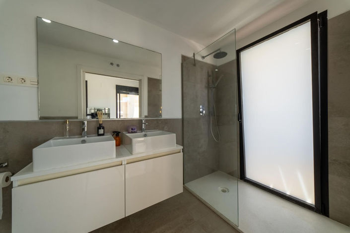 Image No.29-4 Bed Townhouse for sale