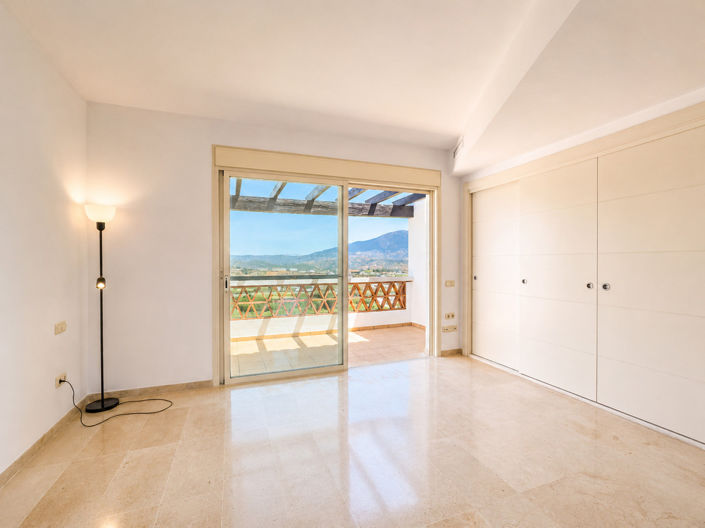 Image No.10-3 Bed Townhouse for sale