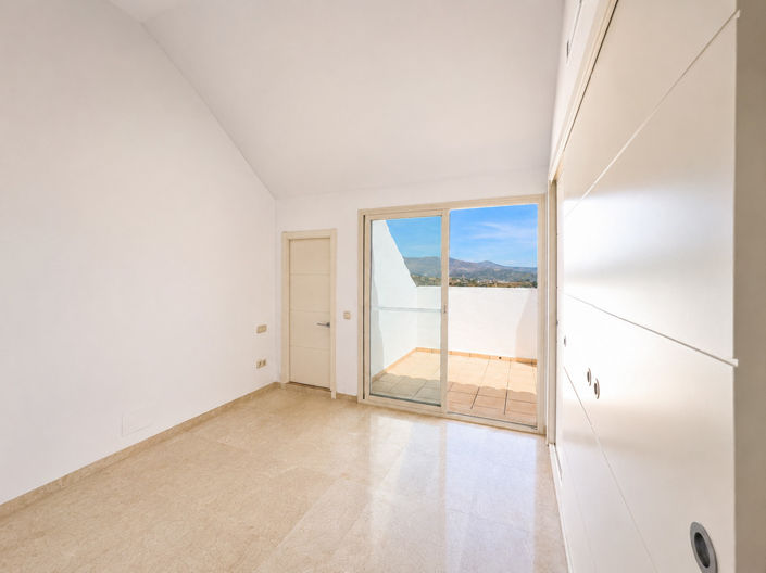 Image No.13-3 Bed Townhouse for sale