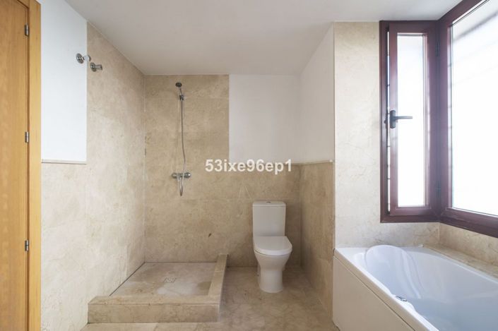 Image No.15-2 Bed Townhouse for sale
