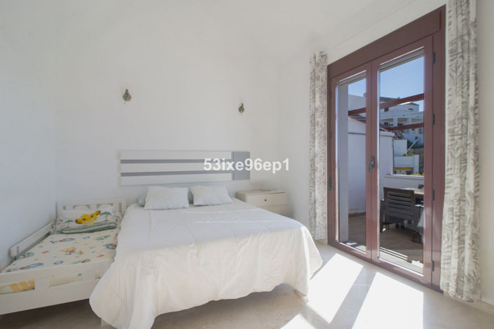 Image No.17-2 Bed Townhouse for sale