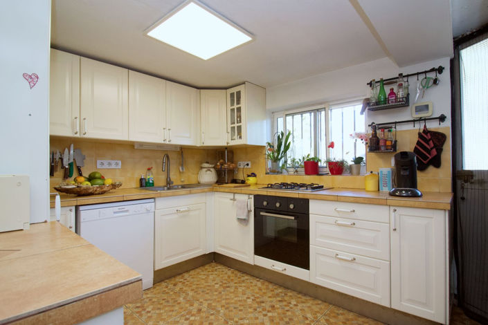 Image No.22-5 Bed Semi-Detached for sale