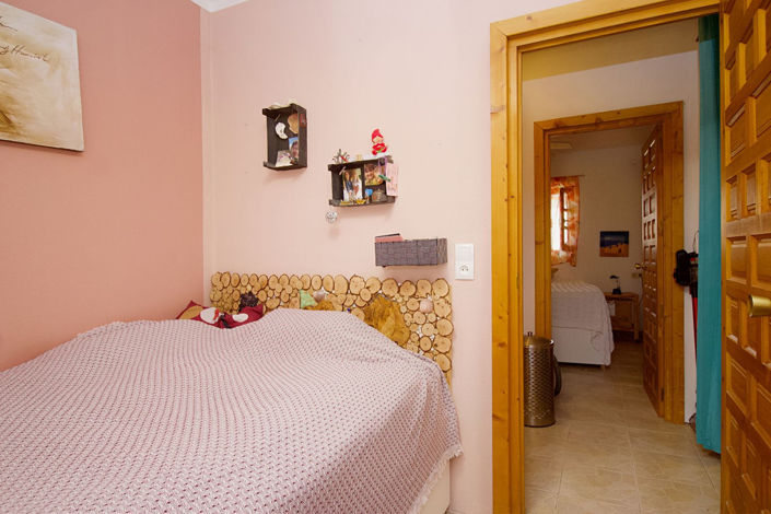 Image No.25-5 Bed Semi-Detached for sale