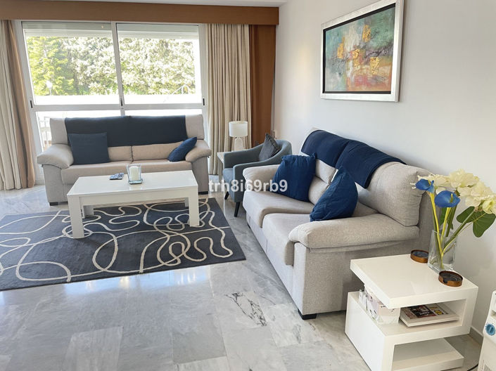 Image No.3-Appartement de 3 chambres à vendre à Estepona