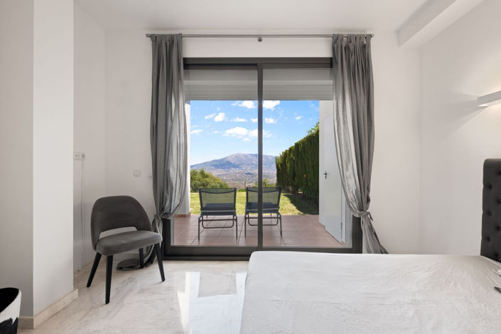 Image No.28-2 Bed Apartment for sale