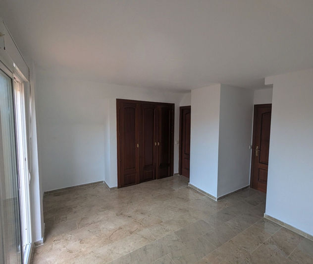 Image No.21-3 Bed Apartment for sale