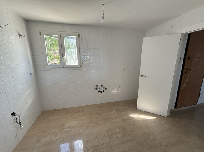 Image No.7-3 Bed Apartment for sale