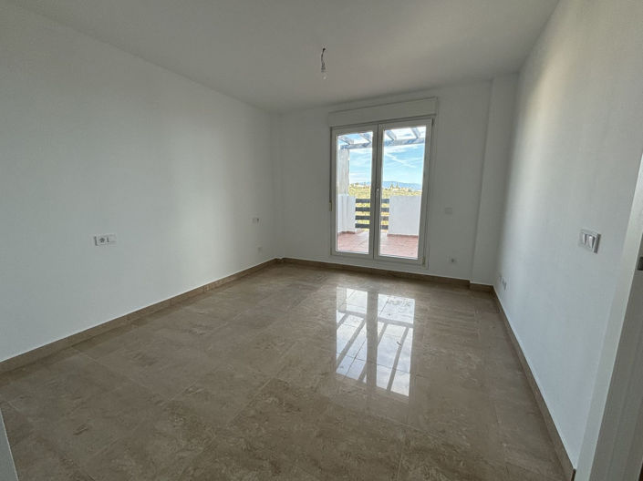 Image No.8-3 Bed Apartment for sale