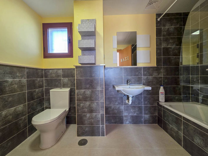 Image No.27-2 Bed Semi-Detached for sale