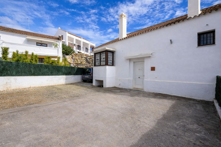 Image No.40-2 Bed Semi-Detached for sale
