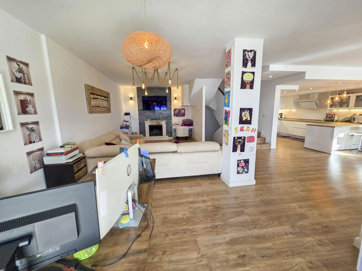 Image No.44-2 Bed Semi-Detached for sale