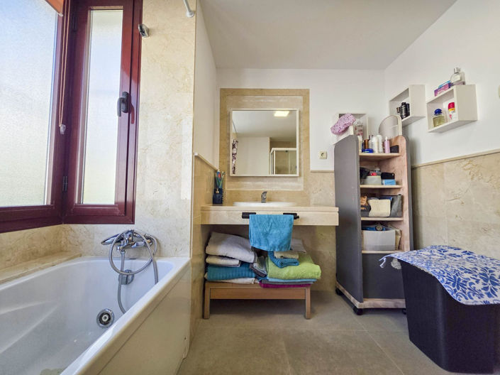 Image No.60-2 Bed Semi-Detached for sale